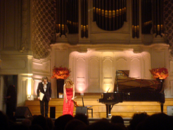 Salle Gaveauで4月31日、日本のために一日、いろいろな歌手とクラシックミュージシャンが演奏